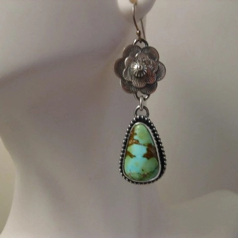 Bohemian Dangle Earrings Vintage Metal Flower Carving Teardrop Turquoise Stone Ethnic Jewelry Accessory For Women