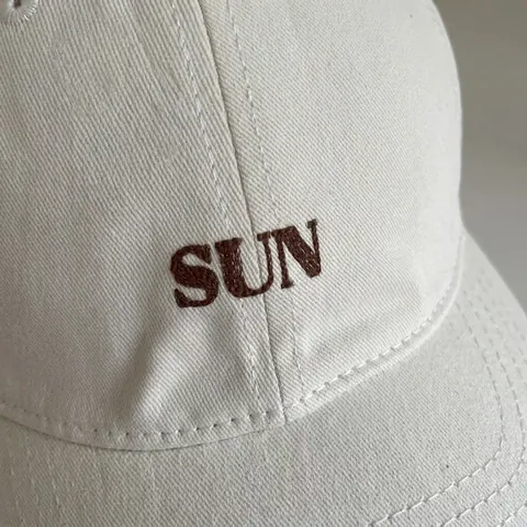 Minimalistischer Damen Baumwolle Baseball Cap SUN Stickerei Verstellbar Atmungsaktiv Sonnenschutz Kausal Hut