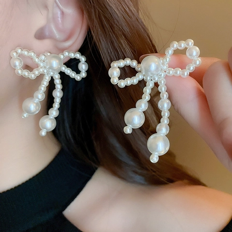 Elegante Schleife Künstliche Perlen Quasten Ohrringe Mit Silbernem Ohrstecker Legierung Modeschmuck Für Frauen