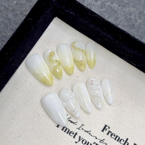Uñas Postizas Hechas a Mano Estilo Chino Bambú Verde Relieve Serpiente 3D Almendra Degradadas Elegantes para Mujer