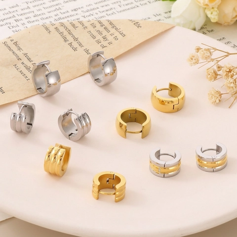 Stainless Steel Huggie Hoop Ohrringe 18K Vergoldet Dreireihig Gerippt Zweifarbig Minimalistischer Schmuck Für Damen