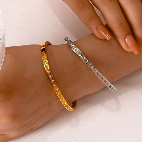 Bracciale Rigido Moda Acciaio Inossidabile Placcato Oro 18K Zircone Intarsiato Motivo Rombo Chiusura Donna