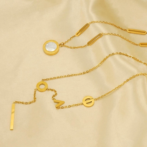 Collar De Moda De Acero Inoxidable Chapado En Oro De 18K Colgante De Concha Números Romanos Letra Love Joyería Asimétrica Mujer