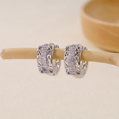 Verzilverde Koperen Oorringen Voor Dames Sprankelende Zirkonia Inleg Mode Huggie Sieraden Elegante Ontwerpen