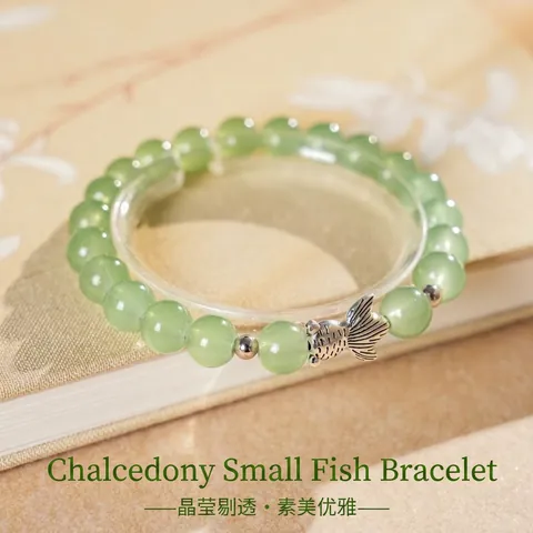 Chalcedon Perlenarmband Eleganter Chinesischer Stil Rundperlen Elastischer Schmuck Mit Metallfischanhänger Für Damen