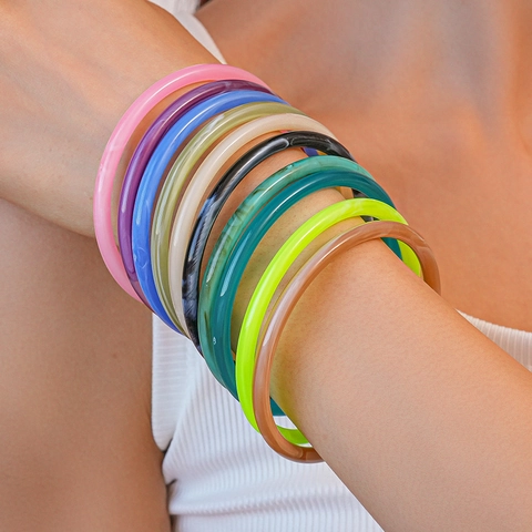 Schlankes Acryl Armreif Marmoriertes Harz Buntes Rundes Armband Minimalistischer Modeschmuck Für Damen