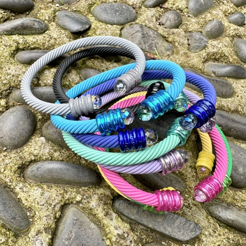 Minimalistisches Armreif Mit Gedrehtem Kabel Für Damen Matte Bunte Perlen Eingelegte Strass Offene Manschette Mode Schmuck Geschenk