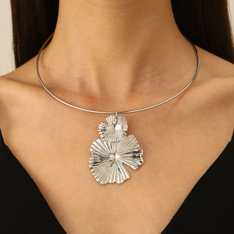 Vintage Metal Petal Flower Pendant Choker Necklace And Earrings Adjustable Simple Individual Clavicle Chain For Women