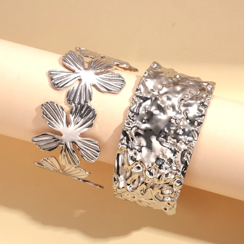 Adjustable Open Cuff Bracelets For Women Silver Metallic Hammered Wrinkled Texture Minimalist Flower Design Jewelry