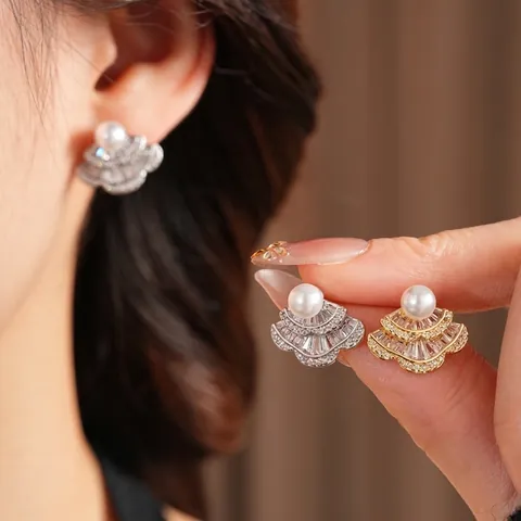 Pendientes En Forma De Abanico Con Perla Artificial De Imitación Y Circonita Con Poste De Plata Estilo Vintage De Lujo