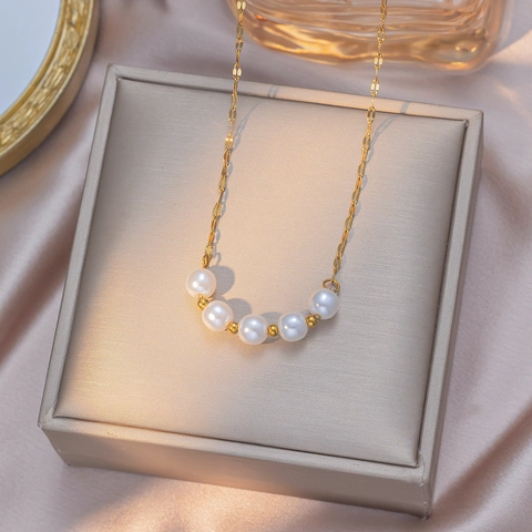 French Style Smile Artificial Pearl Necklace Titanium Steel Minimalist Water Wave Clavicle Chain Elegant Fashion Jewelry For Women