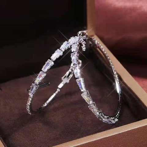 Boucles D'oreilles Créoles En Forme De C En Zircone Cubique Étincelante Alliage Plqué Or Bijoux Élégants De Style Coréen Pour Femmes