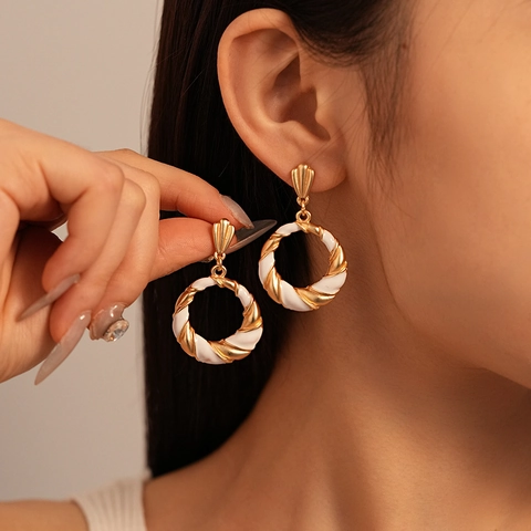 Retro Twisted Striped Round Hoop Earrings Alloy With Silver Earring Post Contrast Color Enamel Geometric Jewelry Women