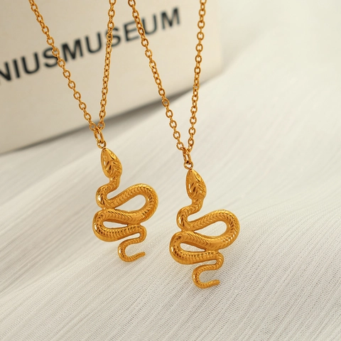 Collana con Ciondolo a Serpente in Acciaio Inossidabile Vintage per Donna Perla d'Acqua Dolce Placcata Oro Gioielli di Moda Personalizzati