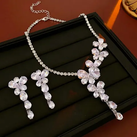 Set Di Gioielli Collana E Orecchini Fiore In Zircone Con Pendente A Goccia D'acqua E Perno In Argento Lusso Elegante