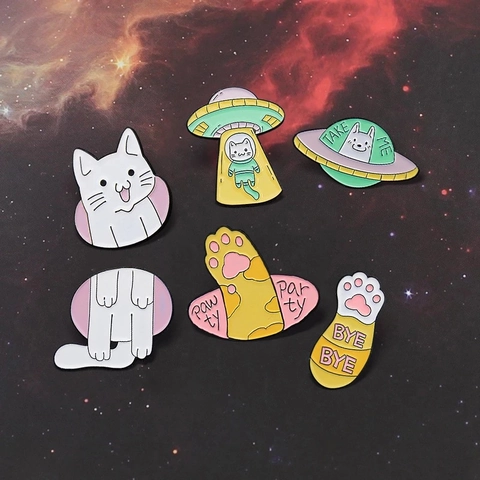 Spilla In Smalto Gatto Cartone Animato UFO Esplorazione Spaziale Lega Spilla Zampa Animale Carino Distintivo Per Vestiti Borse Arredamento