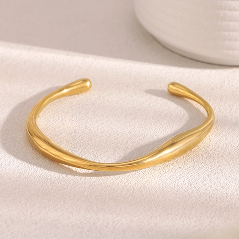 Bracciale Rigido Torsione Irregolare In Acciaio Inossidabile Placcato Oro 18K Stile Metallo Liquido Minimalista Gioielli Polsino Aperto