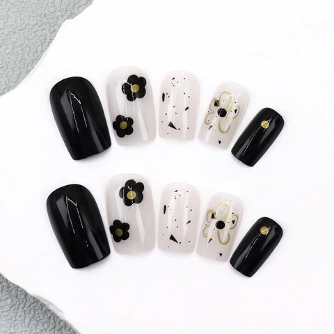 Unghie Finte Press On Motivo Floreale Bianco Nero Corte Quadrate Punte Artificiali Linee Dorate Stile Dolce Cool Donne