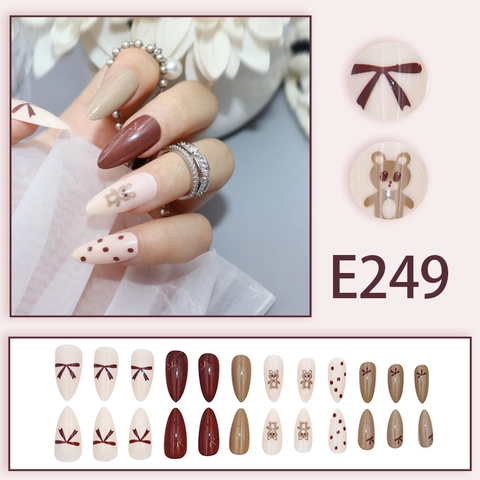 Press On Nägel Süßer Schokoladenbär Schleife Punkt Almond Form Glänzende Full Cover Künstliche Nägel Damen