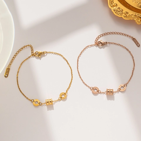 Elegante Bracciale In Acciaio Al Titanio Da Donna Con Cilindro Placcato Oro 18K E Numeri Romani Gioielli Di Moda