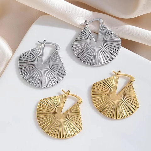Orecchini di Nicchia in Rame a Forma di Ventaglio Placcati Oro 24K Texture Laser Radiale Orecchini a Cerchio Geometrici da Donna