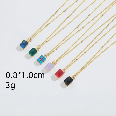 Collier Pendentif Carré en Zirconia et Cuivre Minimaliste pour Femmes Chaîne de Clavicule Géométrique Rétro Bijoux de Mode