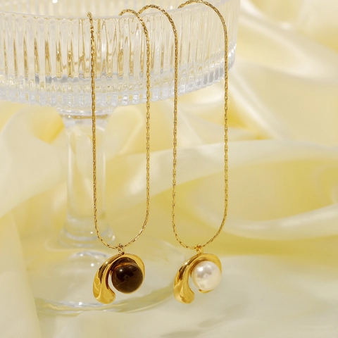 Collier Pendentif Géométrique Style Français Vintage Acier Inoxydable Plaqué Or 18K Avec Künstliche Perle Synthétique Pierre Naturelle