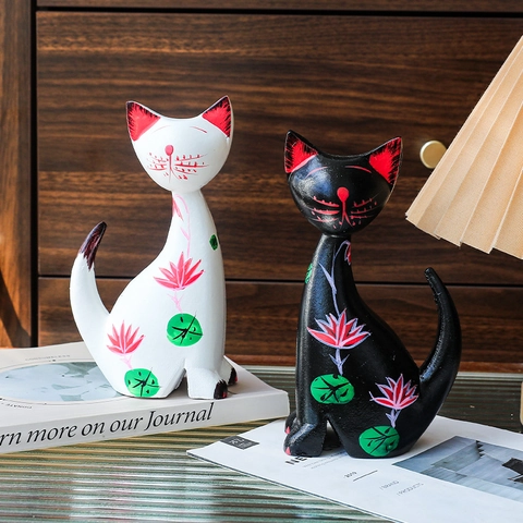Nordic Creative Couple Cat Ornaments Hand Painted Pine Wood Lotus Flower Pattern Desktop Home Office Decor Modern Minimalist