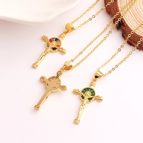 Collana Con Ciondolo A Croce Crocifisso Rame Placcato Oro 18K Zircone Intarsiato Gioielli Religiosi Gesù Moda Per Donne Uomini