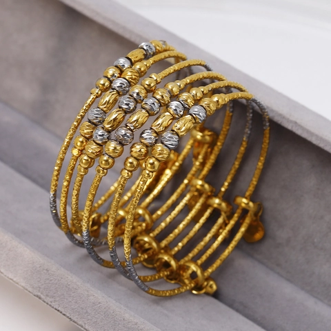 Verstellbarer Mehrlagiger Perlenarmreif Für Damen Aus Kupfer In Gold- Und Silbertönen Mit Herz- Und Glockenanhängern Brautschmuck