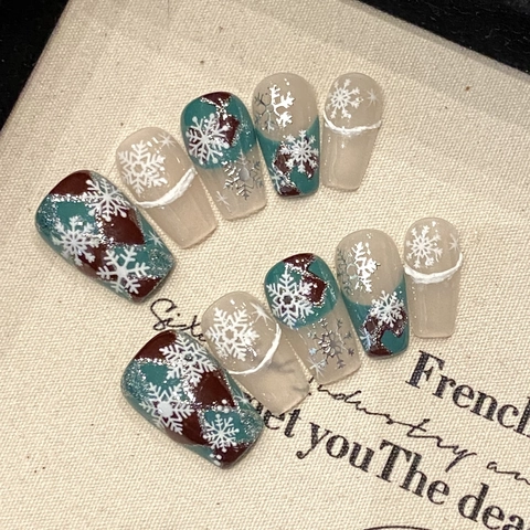 Unghie Finte Dipinte A Mano Fiocco Di Neve Tema Natale Inverno Forma Bara Corta Glitter Verde Rosso