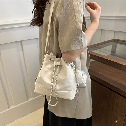 Zaino a Secchiello in Pelle PU da Donna Grande Capacità Moda Coulisse Catena Borsa a Tracolla Pendolare Quotidiana
