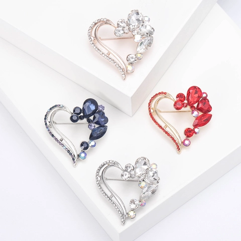 Broche En Forme De Cœur En Strass Alliage Évidé Épingle En Cristal Bijoux De Mode Élégants Pour Femmes