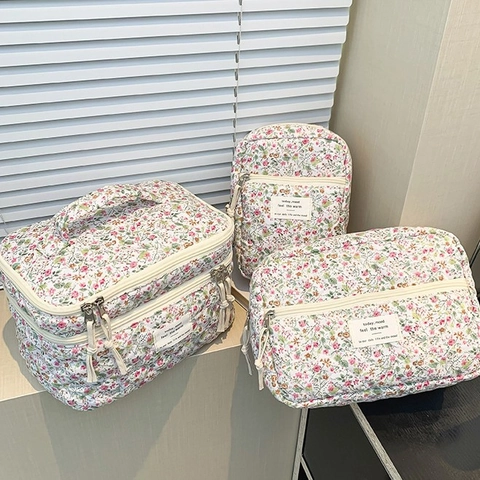 Geblümte Gesteppte Baumwolle Kosmetiktasche Tragbare Reise Kulturbeutel Organizer Für Frauen Große Kapazität Make-up Tasche