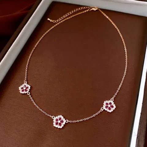 Collier Pendentif Fleur Cuivre Plaqué Or 18K Avec Zircon Rouge Rubis Charmes De Fleurs Bijoux De Mode Élégants Femmes