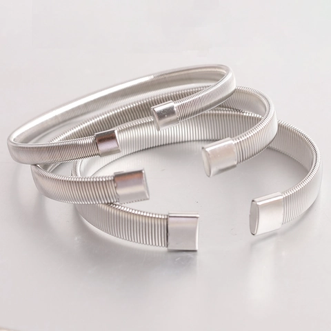 Bracciale Rigido Aperto In Filo Di Molla Elastico In Acciaio Inossidabile Supporto Per Manica Espandibile Gioielli Minimalisti