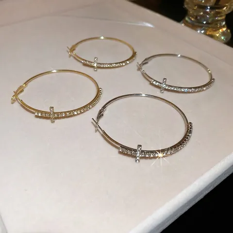 Trendige Legierung Strass Kreuz Creolen Mit Silber Ohrstecker Für Frauen Retro Mode Funkelnder Schmuck Accessoire