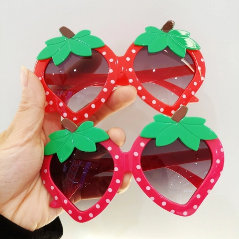 Strawberry Shaped Kids Sunglasses Plastic Frame PC Lens UV400 Polka Dot Cartoon Eyewear For Boys Girls Party Outdoor