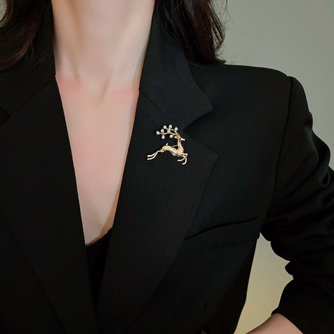 Gold Plated Zirconia Deer Brooch For Women Elegant Rhinestone Animal Pin Small Artificial Pearl Jewelry Accessories