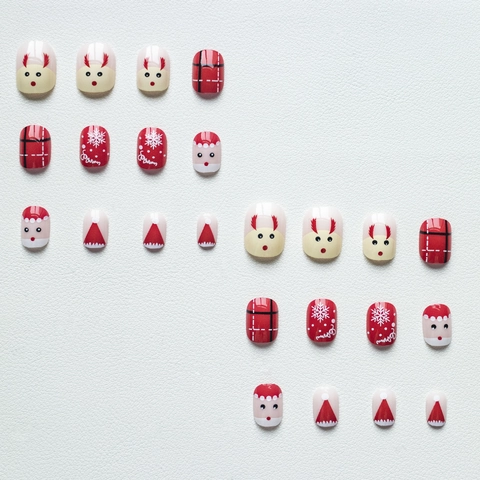 Christmas Press On Nails Reusable Short Round Fake Nails Reindeer Snowflake Patterns Festive Holiday Manicure