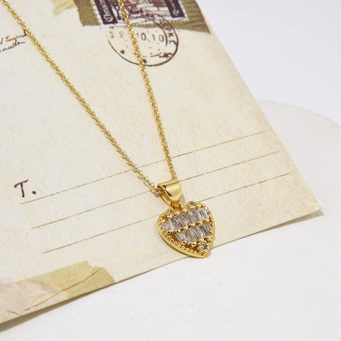 Gold Heart Pendant Necklace Copper With Zircon Inlaid Simple Elegant Fashion Accessory For Women