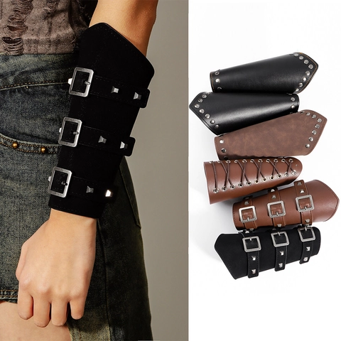 Parabraccia in Pelle Scamosciata Punk Retrò Con Borchie Protezioni per Braccia da Cavaliere Gotico per Cosplay Spettacolo Halloween Unisex