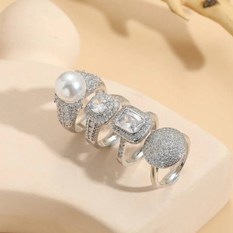 Luxe Koperen Ring Met Witte Kunstparel En Glinsterende Zirkoon Elegant Modeaccessoire Voor Dames