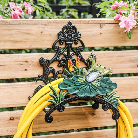 Cast Iron Garden Hose Holder Wall Mounted Decorative Water Pipe Rack European Retro Pastoral Hand Painted Yard Art Decor