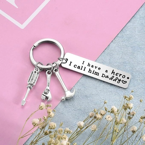 Stainless Steel Engraved Hero Daddy Keychain With Mini Hammer Wrench Screwdriver Tools Charms For Father's Day Birthday Gift