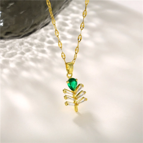 Collier Pendentif Feuille Chaîne Acier Titane Laiton Plaqué Or 18K Zircon Incrusté Bijoux Clavicule Pour Femmes