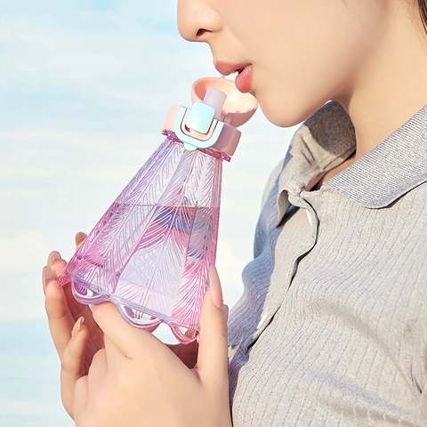 Creative Badminton Shaped Water Bottle Plastic Straw Cup With Carrying Rope Portable Outdoor Fitness Sports Drinkware