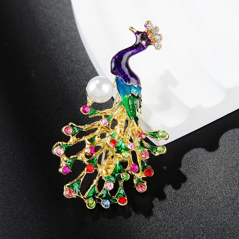 Spilla Pavone Vintage Smalto Colorato Lega Animale Corsage Con Strass E Grande Perla Artificial Di Imitazione Bianca Per Donne