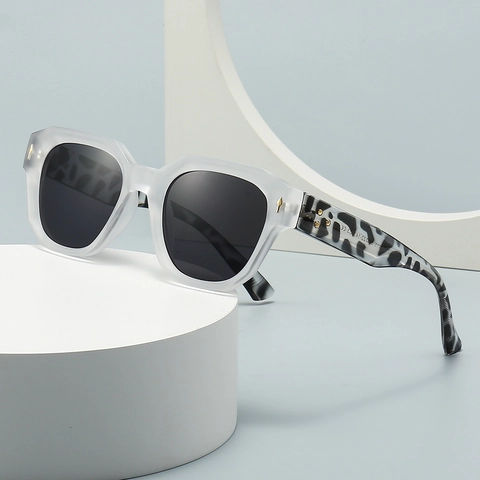 Retro Vierkante Zonnebril Voor Dames Heren UV400 Bescherming PC Frame Met Metalen Sternnieten Mode INS Stijl Eyewear