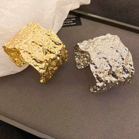 Geknitterte Unregelmäßige Textur Breite Manschette Armreif Für Frauen Zinklegierung Offene Einstellbare Metall Schmuck